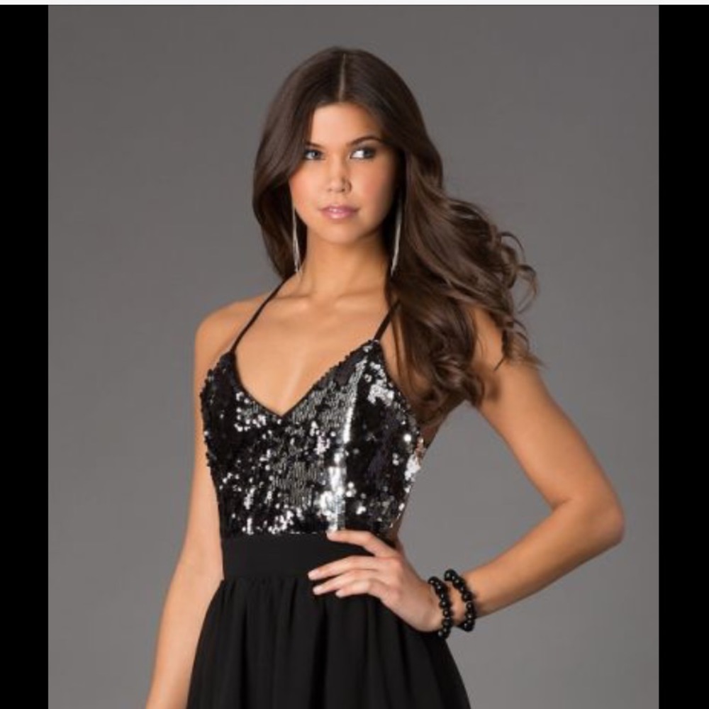 NWOT Mermaid sequin black/silver crisscrossed back